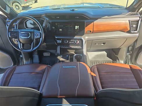 Used 2024 GMC Sierra 2500 Denali Ultimate image 9