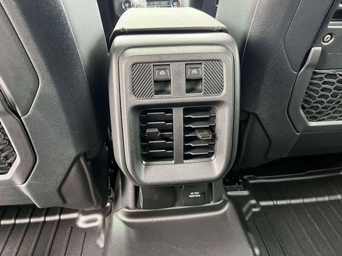 Used 2025 Ford Bronco Badlands AWD/4WD image 14