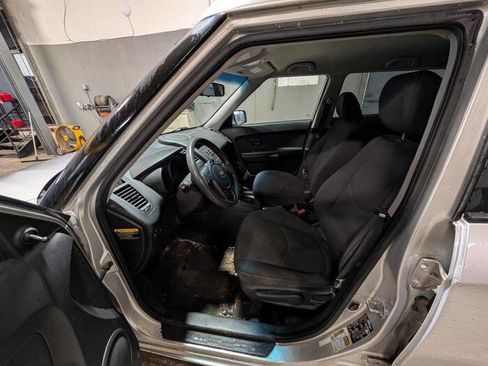 Used 2012 Kia Soul FWD image 21