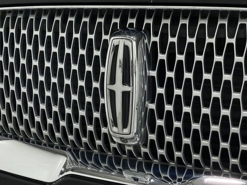 Used 2019 Lincoln Navigator Reserve AWD/4WD image 40
