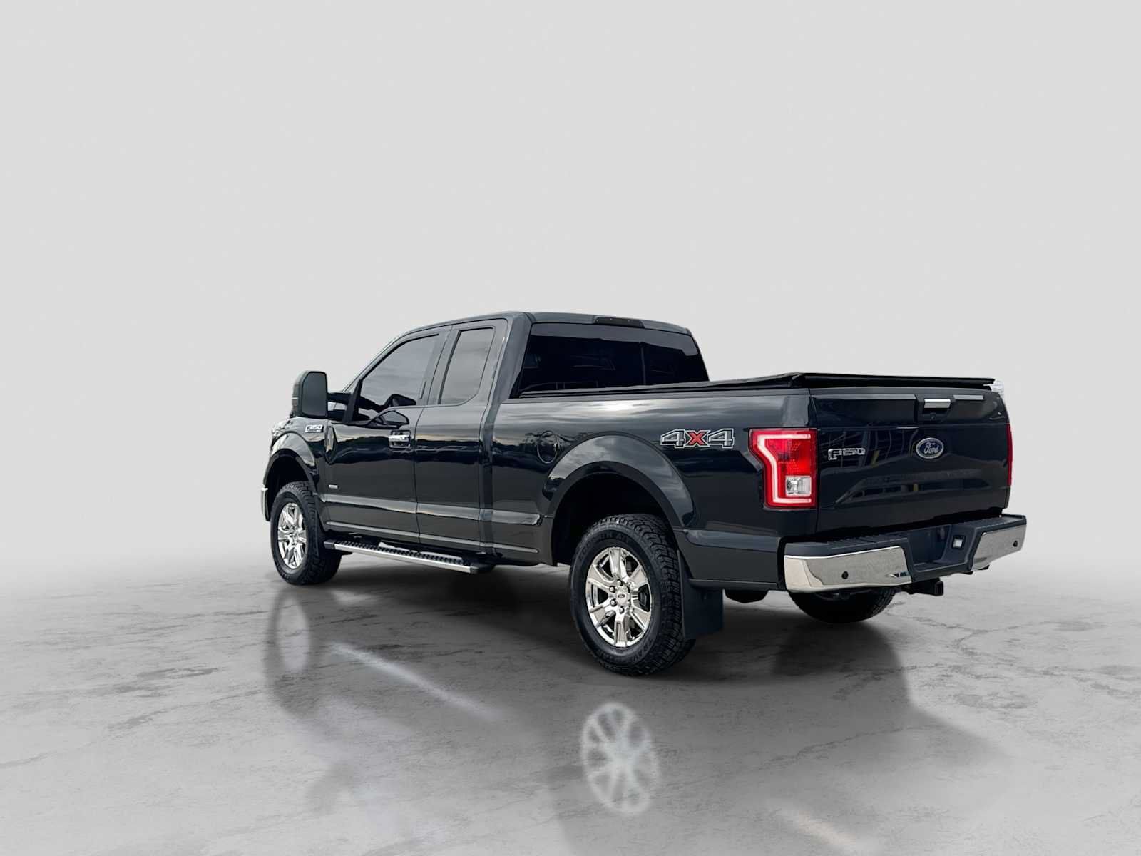 Used 2015 Ford F150 XLT w/ Equipment Group 302A Luxury AWD/4WD image 4