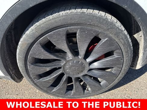 Used 2023 Tesla Model Y Performance image 11