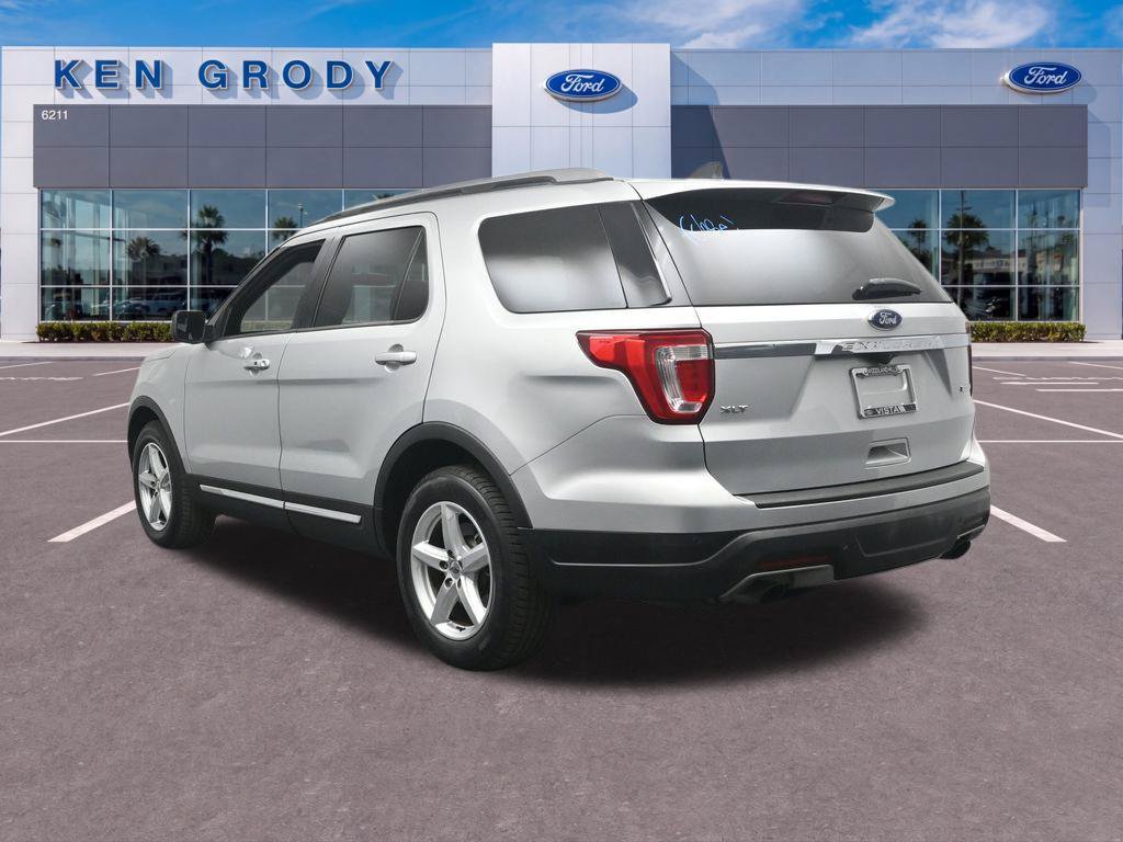 Used 2018 Ford Explorer XLT FWD image 8