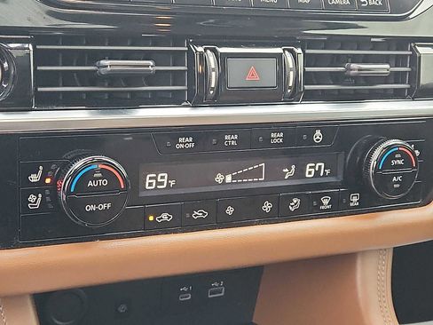 Used 2023 Nissan Pathfinder Platinum w/ Cargo Package image 16