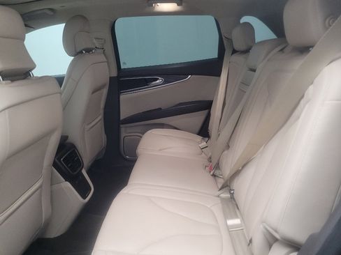 Used 2017 Lincoln MKX Reserve w/ Driver Assistance Package FWD image 18