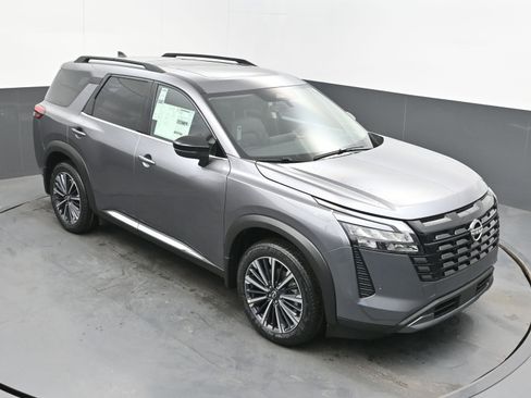 New 2026 Nissan Pathfinder Platinum FWD image 32