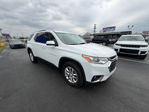Used 2018 Chevrolet Traverse LT image 1