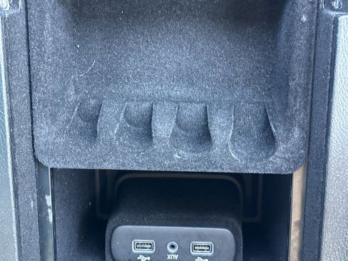 Used 2018 Chrysler 300 Limited image 27