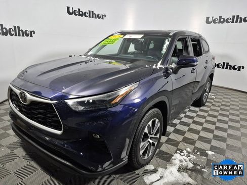 Used 2023 Toyota Highlander XLE image 3