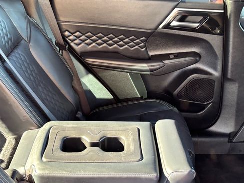 Used 2024 Mitsubishi Outlander SEL image 13