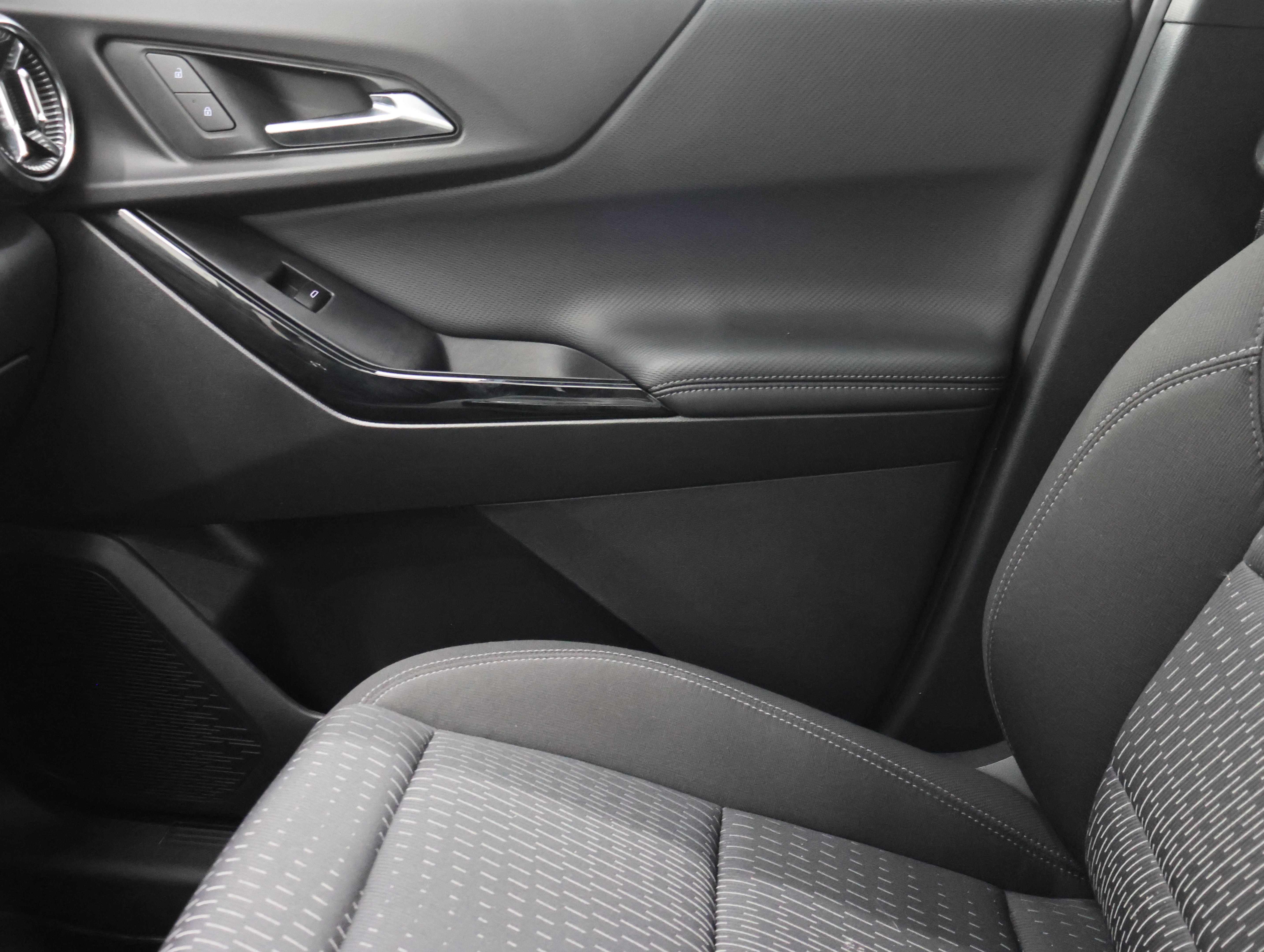 Used 2026 Chevrolet Equinox LT AWD/4WD image 13