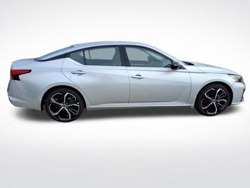 New 2025 Nissan Altima 2.5 SR image 8