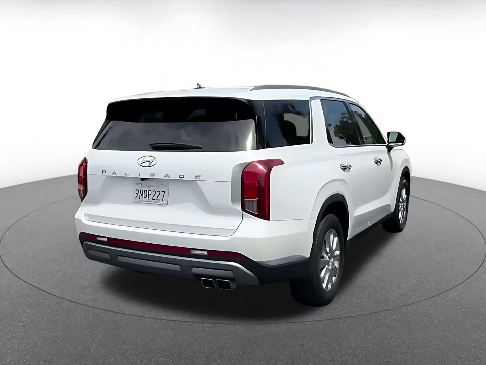 Used 2025 Hyundai Palisade SEL FWD image 14