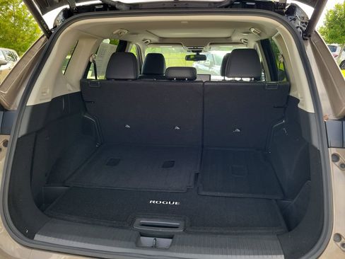 Used 2024 Nissan Rogue SL w/ SL Premium Package FWD image 10