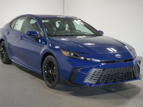 New 2026 Toyota Camry SE image 3