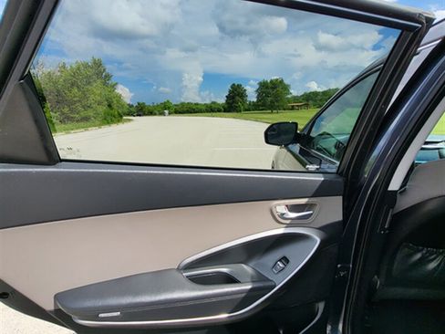 Used 2017 Hyundai Santa Fe SE FWD image 25