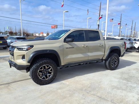 Used 2024 Chevrolet Colorado ZR2 w/ ZR2 Convenience Package III image 3