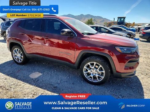 Used 2022 Jeep Compass Latitude w/ Sun and Sound Group AWD/4WD image 5