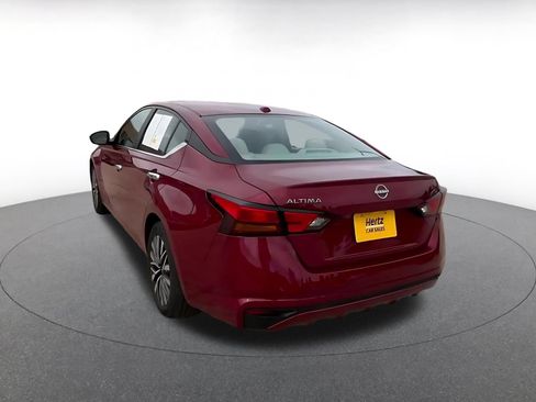 Used 2025 Nissan Altima 2.5 SV FWD image 11