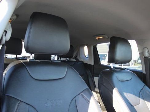 Used 2022 Jeep Compass Limited image 32