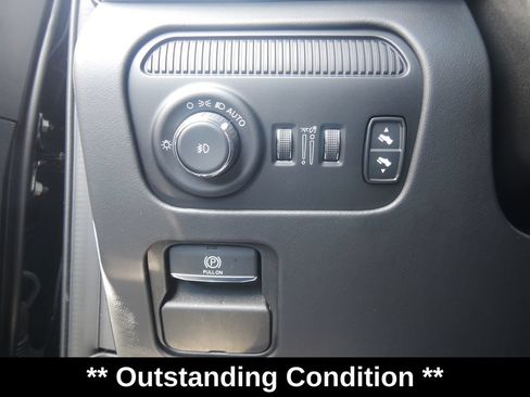 Used 2023 Jeep Grand Wagoneer Series III AWD/4WD image 29