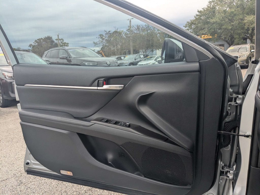 Used 2022 Toyota Camry XLE FWD image 28