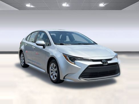 Used 2024 Toyota Corolla LE FWD image 7