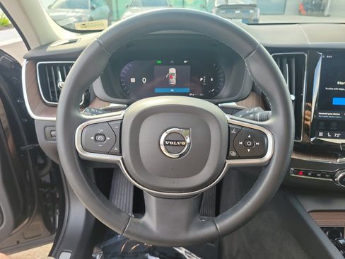 Used 2022 Volvo XC60 B5 Momentum w/ Advanced Package FWD image 16