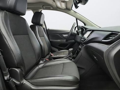 Used 2021 Buick Encore Preferred AWD/4WD image 24