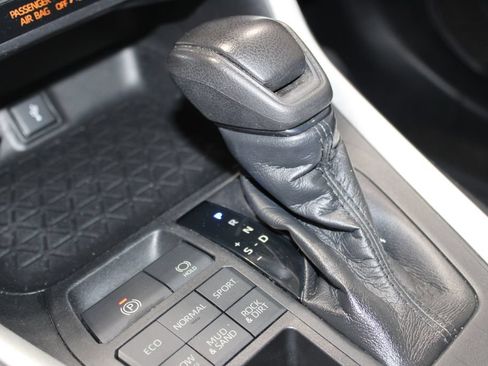 Used 2021 Toyota RAV4 XLE AWD/4WD image 35