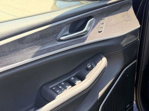 Used 2022 Jeep Grand Cherokee L Limited AWD/4WD image 18
