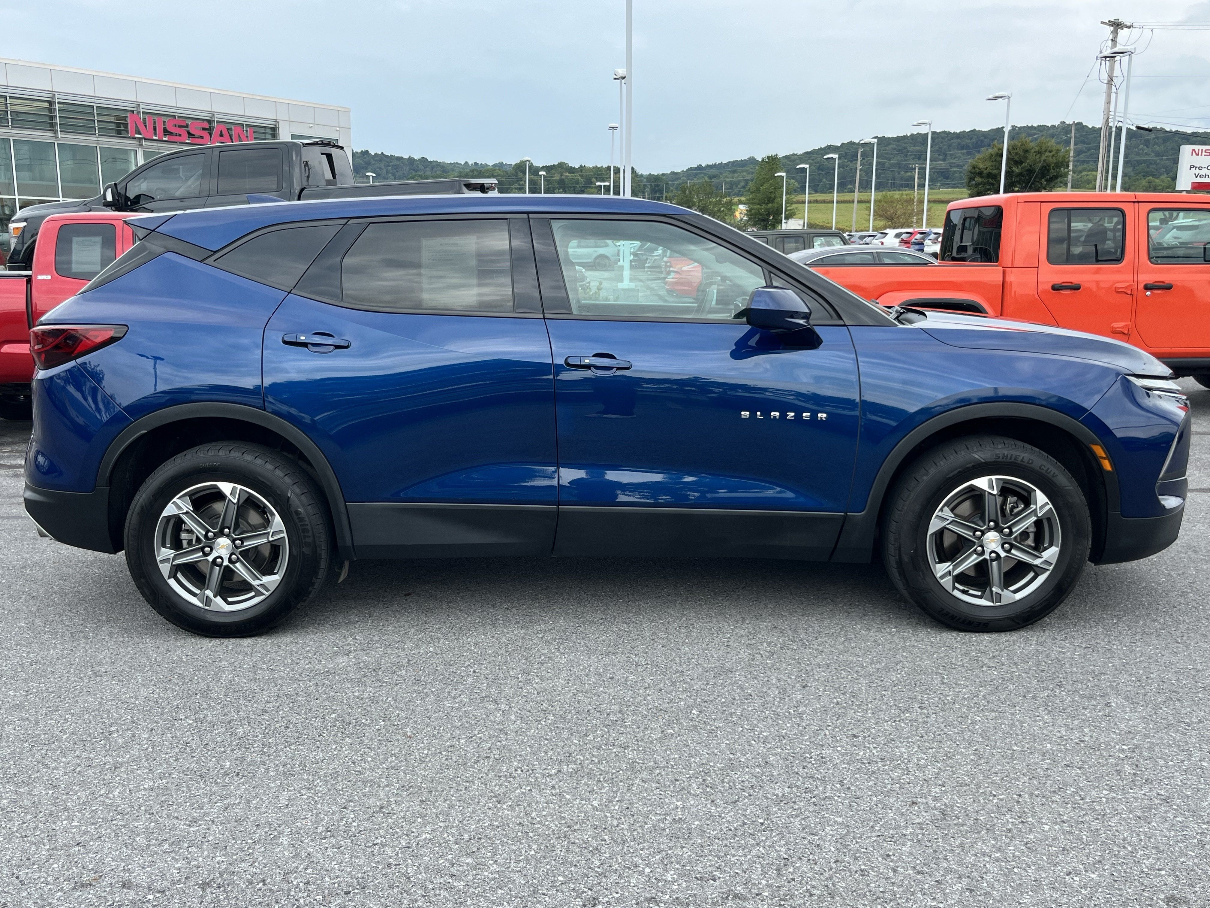 Used 2023 Chevrolet Blazer LT AWD/4WD image 2