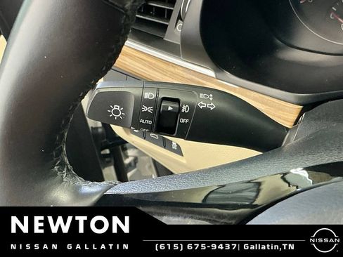 Used 2018 Kia Cadenza Premium w/ Luxury Package FWD image 32