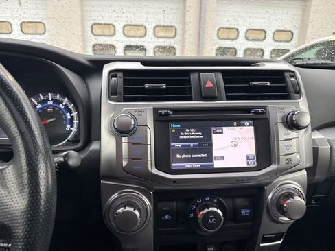 Used 2017 Toyota 4Runner SR5 Premium image 10