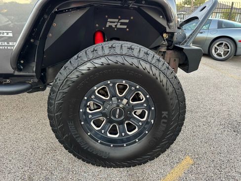 Used 2017 Jeep Wrangler Unlimited Sport w/ Connectivity Group image 17