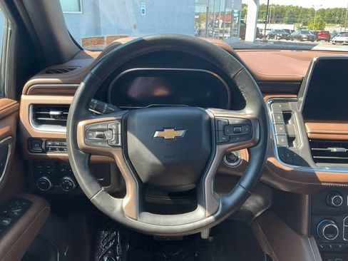 Used 2023 Chevrolet Suburban High Country w/ Premium Package 2 AWD/4WD image 3