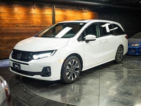 Used 2026 Honda Odyssey Elite image 2