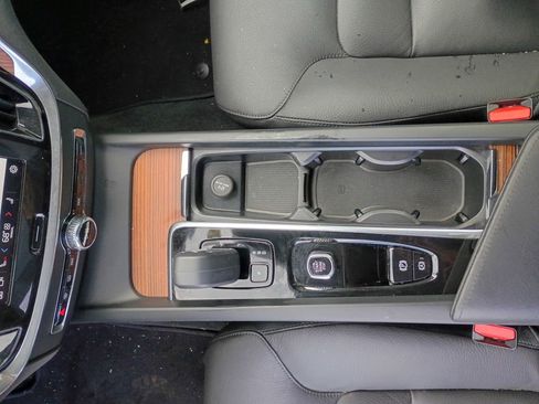 Used 2025 Volvo V60 B5 Cross Country Plus image 26