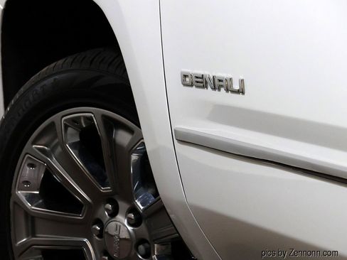 Used 2017 GMC Yukon Denali w/ Open Road Package AWD/4WD image 9