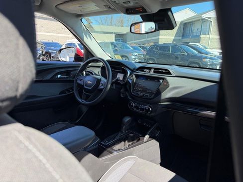 Used 2022 Chevrolet TrailBlazer LT w/ Convenience Package image 11