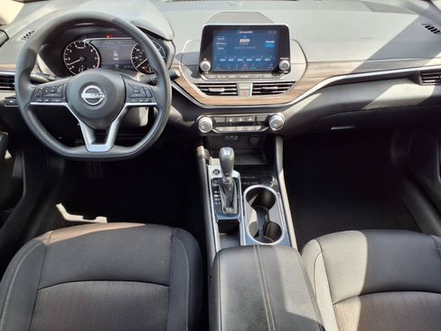 Used 2024 Nissan Altima 2.5 SV FWD image 4