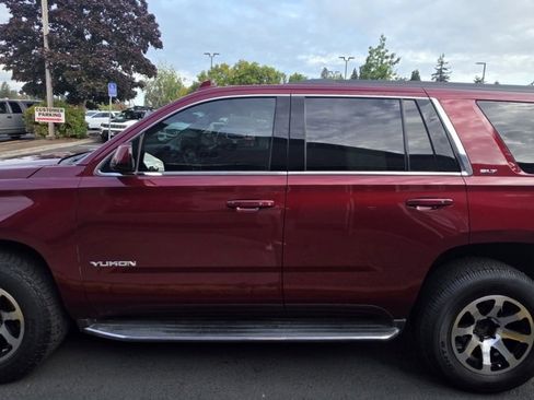 Used 2018 GMC Yukon SLT image 2