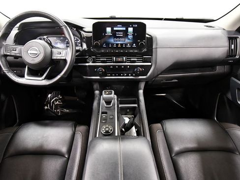 Used 2024 Nissan Pathfinder SL AWD/4WD image 3