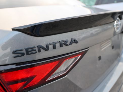 Used 2023 Nissan Sentra SR w/ Midnight Edition Package FWD image 10
