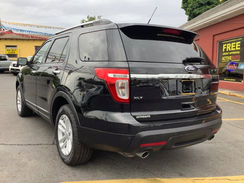 Used 2015 Ford Explorer XLT w/ Equipment Group 202A AWD/4WD image 5