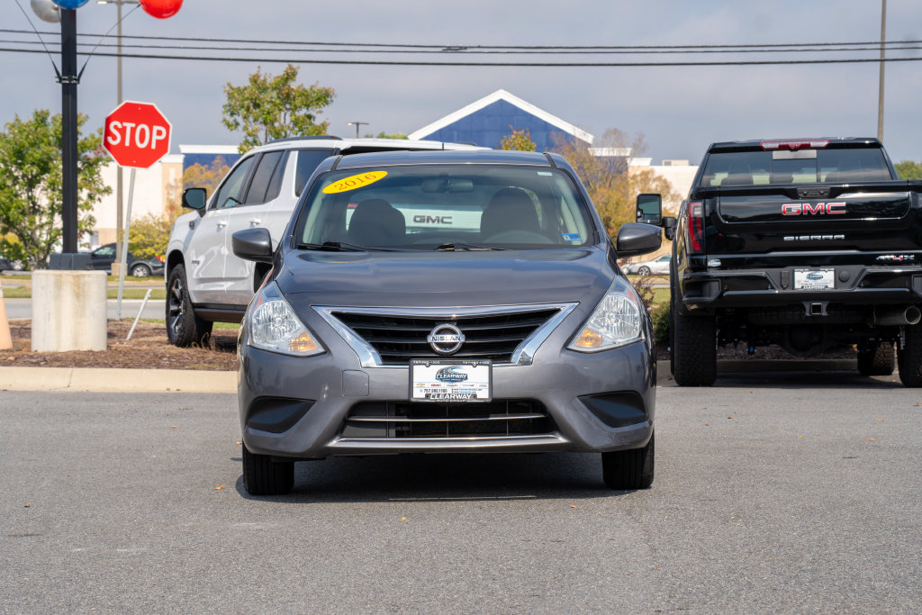Used 2017 Nissan Versa SV FWD image 2