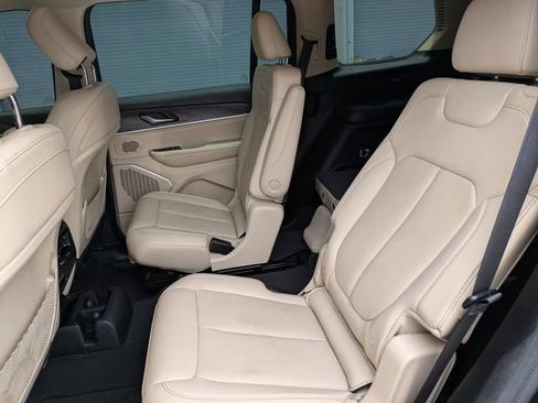 Certified 2022 Jeep Grand Cherokee L Limited RWD image 10