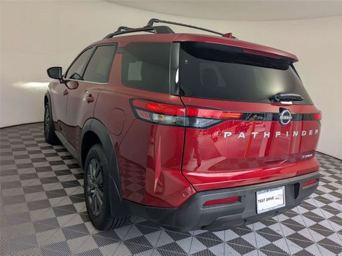 Used 2023 Nissan Pathfinder SV AWD/4WD image 7