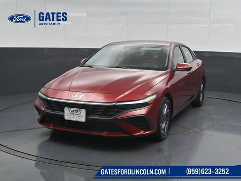 Used 2024 Hyundai Elantra SEL FWD image 6