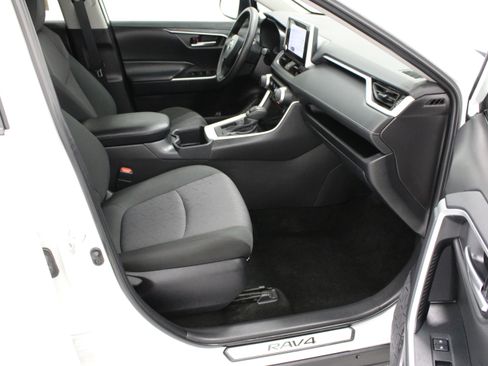 Used 2025 Toyota RAV4 XLE FWD image 36